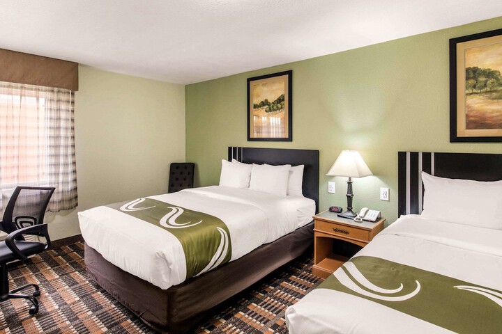 2 Double Beds (12 of 14)