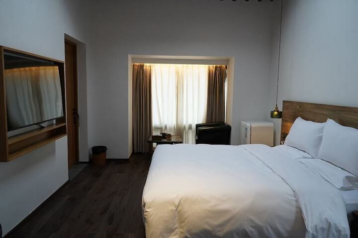 Room 37 of 147