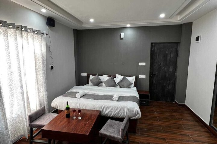 Room 6 of 20