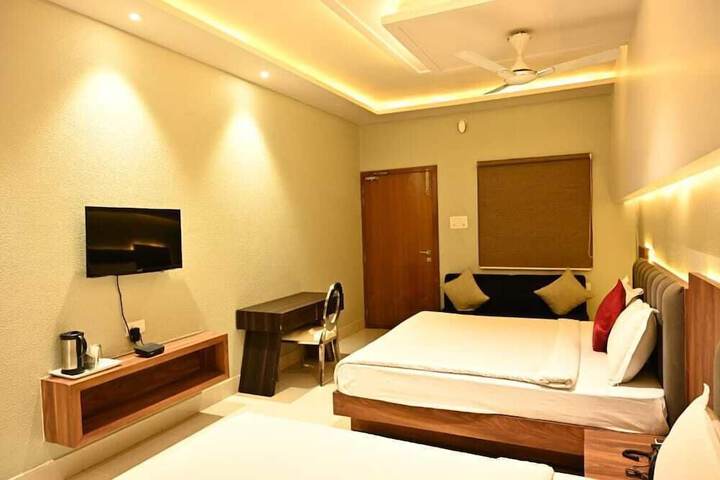 Room 8 of 23