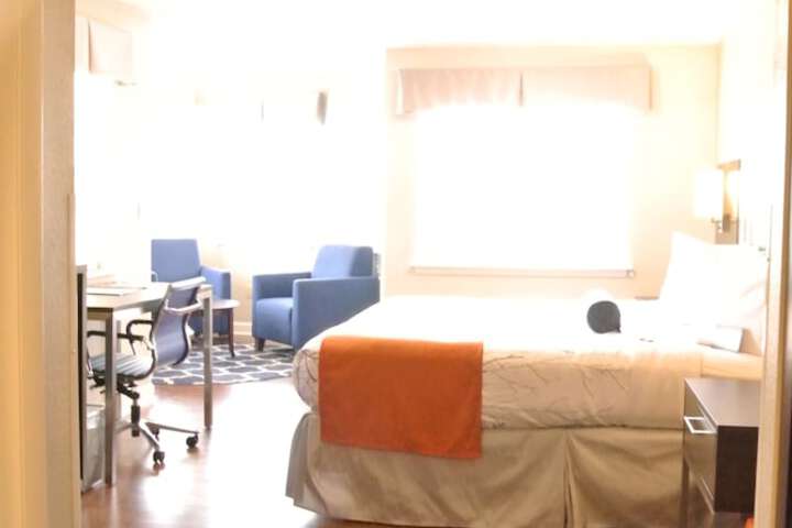 1 King Bed Accessible (13 of 14)
