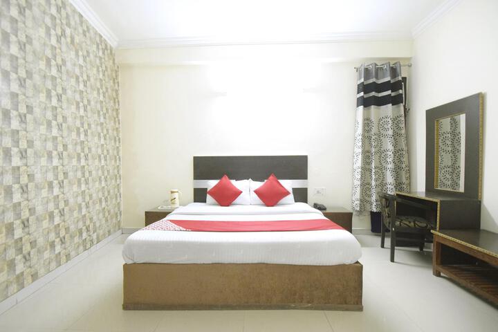 Room 25 of 32
