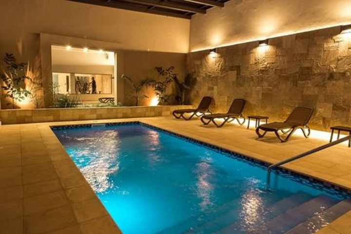 Hotel Pool