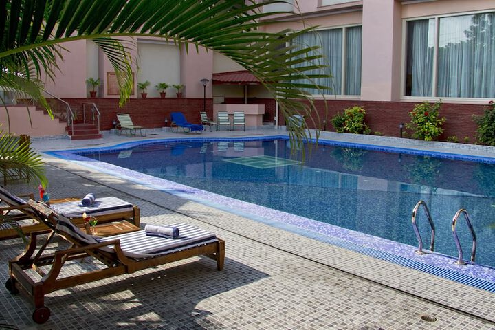 Pool 44 of 70