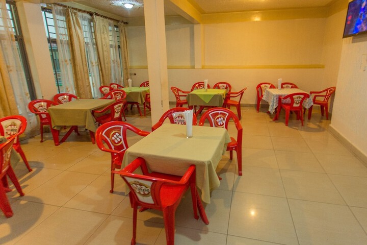 Dining 12 of 15