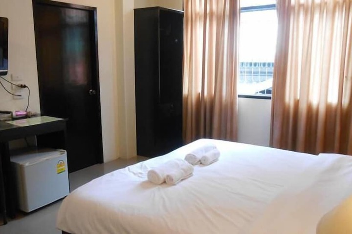 Room 13 of 37