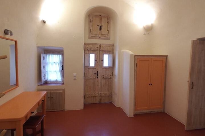Room 4 of 53