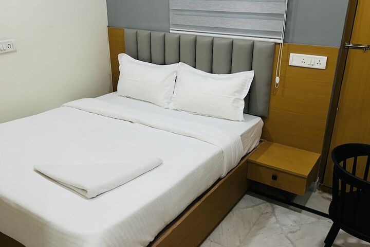 Room 5 of 31