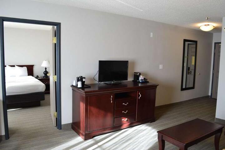 1 King Bed (1 of 12)