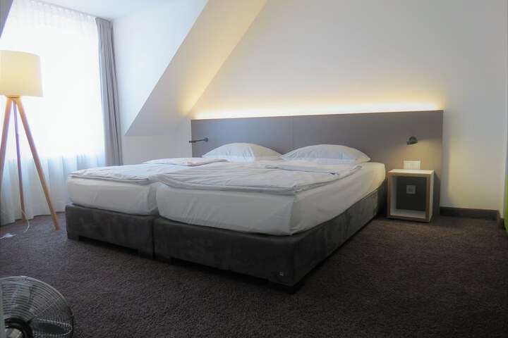 Room 44 of 125