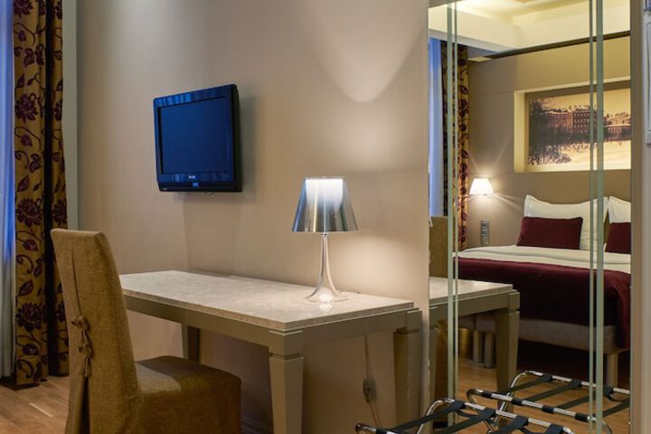 Room 10 of 36