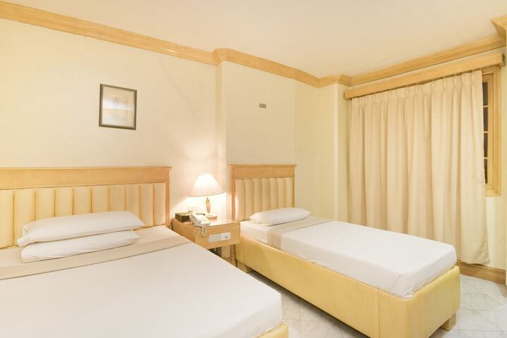 Room 9 of 39