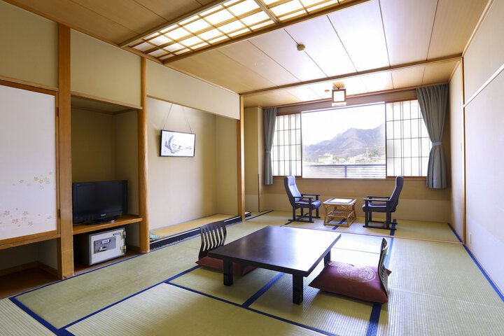 Room 10 of 38