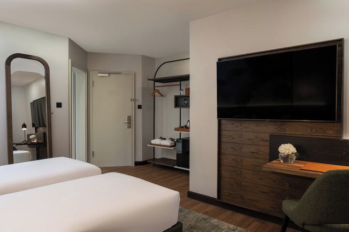 Room 33 of 109