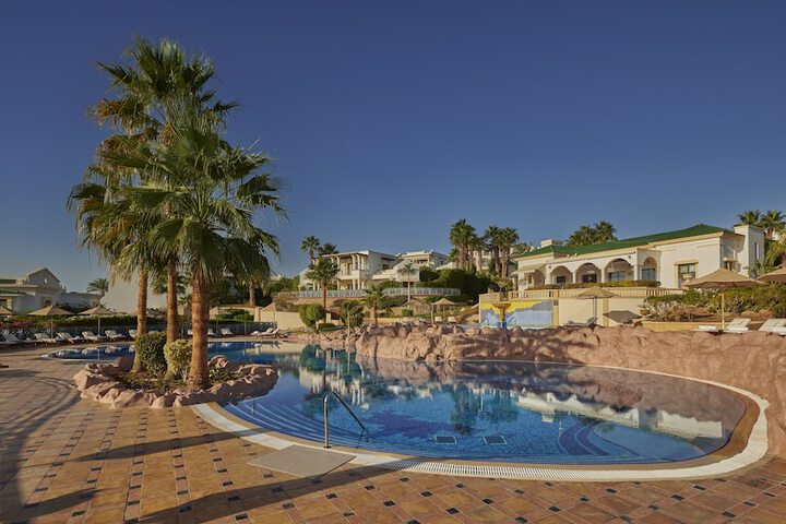 Hotel with Pool
