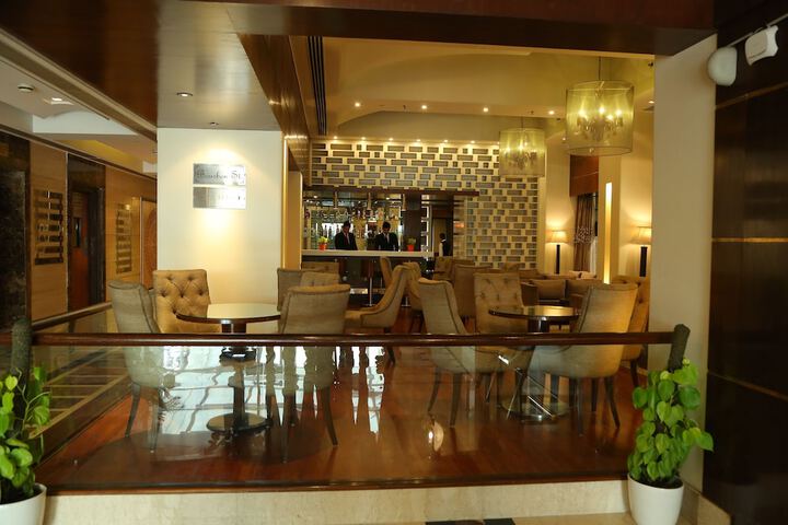 Lounge 83 of 84
