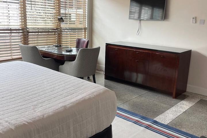 Room 32 of 86