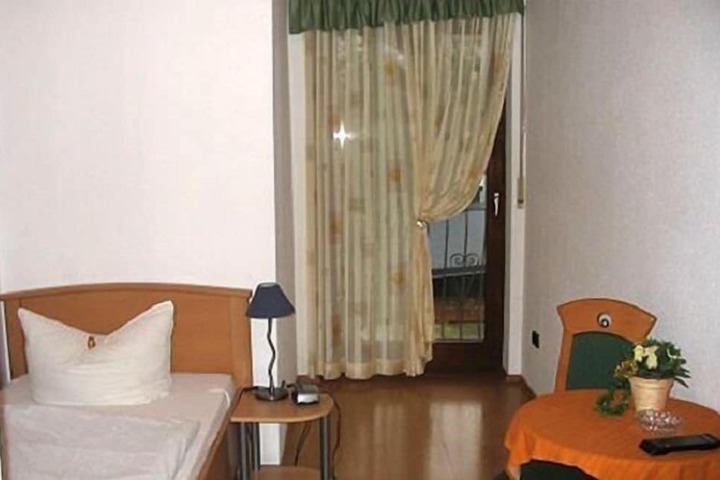 Room 3 of 6