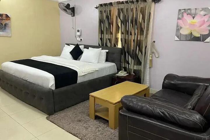 Room 8 of 25