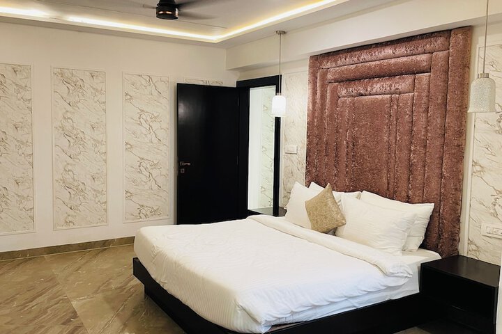 Room 9 of 30