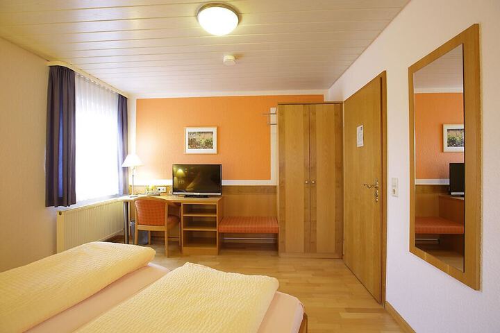 Room 11 of 36