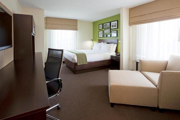 2 Queen Beds (1 of 7)