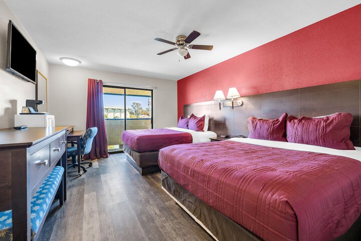 1 Queen Bed (7 of 11)