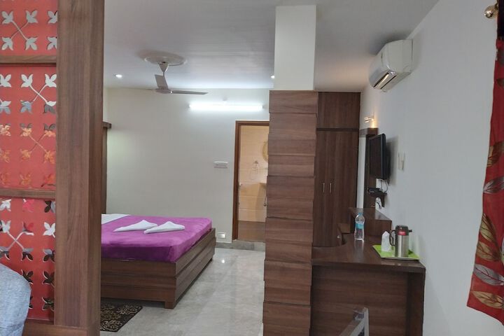 Room 15 of 36