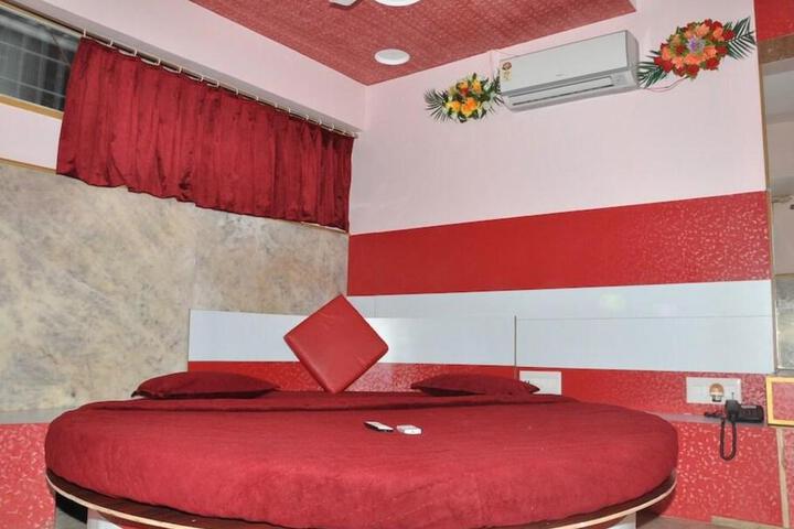 OYO Flagship 89600 Hotel Ravi Palace