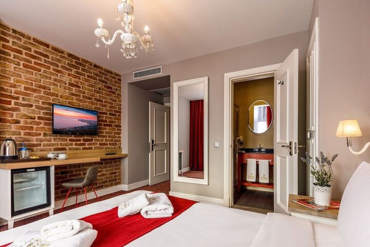 Room 7 of 17