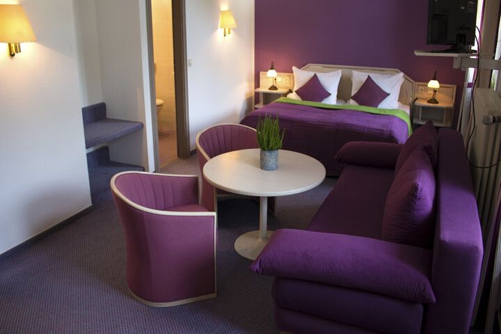 Room 5 of 28