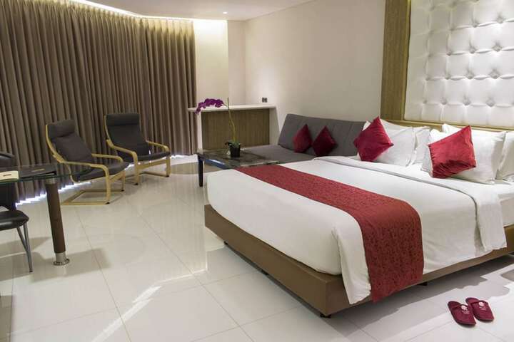 Room 12 of 30