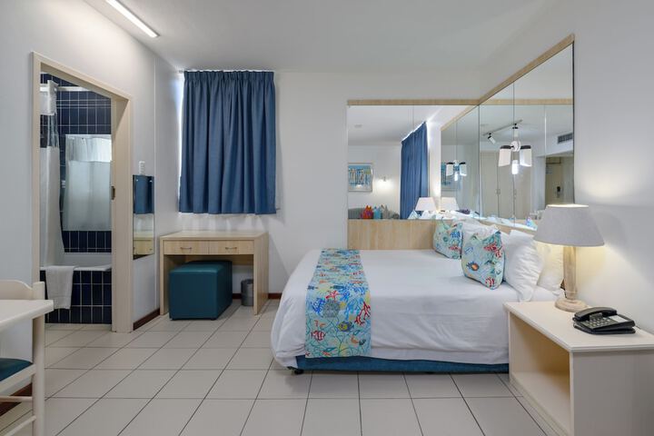 Room 3 of 71