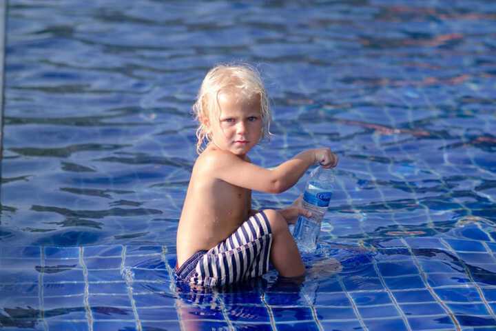 Hotel with Pool