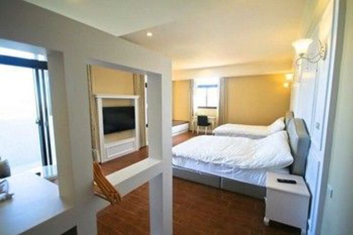 Room 8 of 26