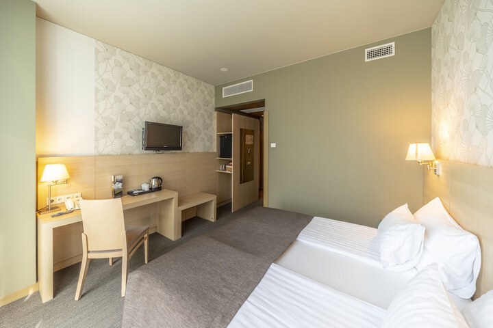 Room 17 of 52