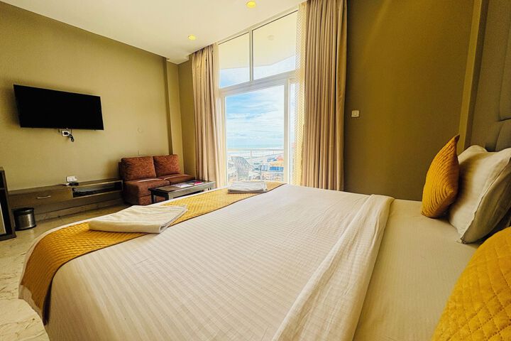 Room 32 of 39