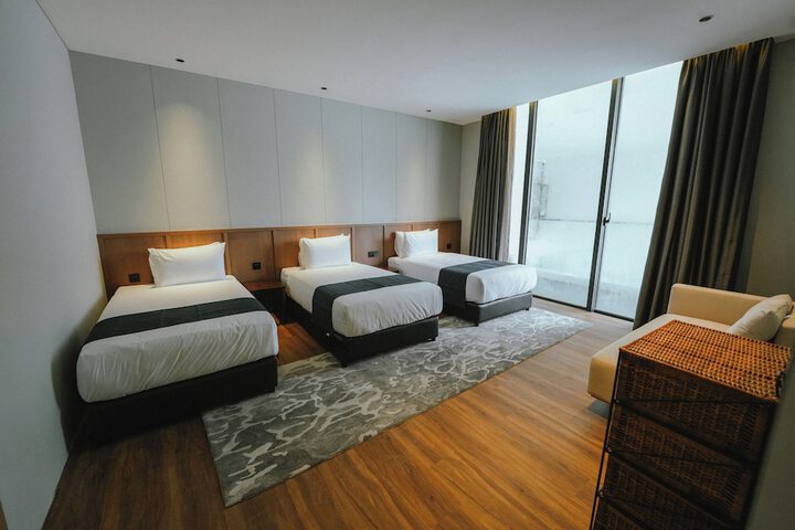 Room 14 of 33