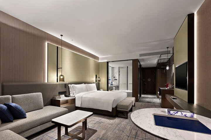 Room 25 of 63