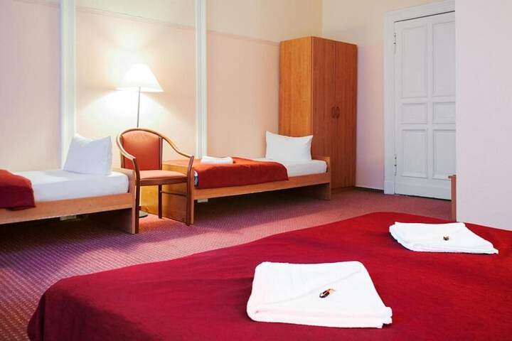 Room 25 of 39
