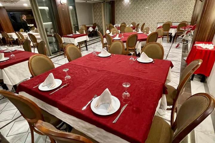 Dining 32 of 45