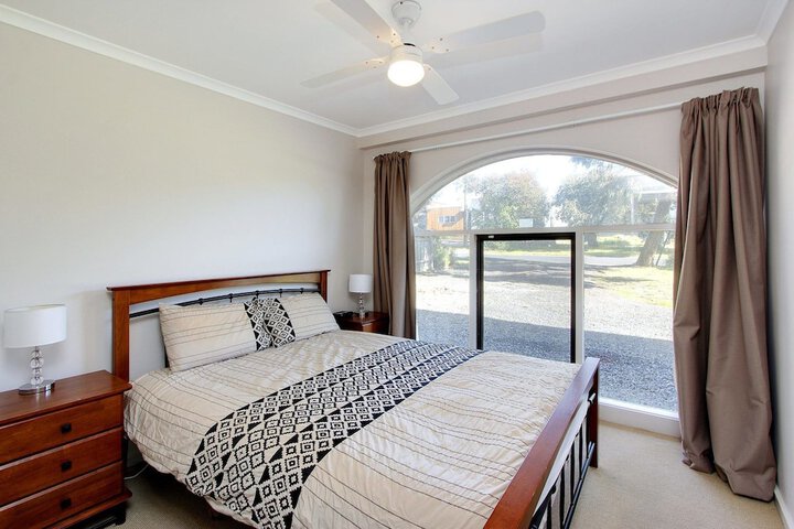 Room 2 of 18