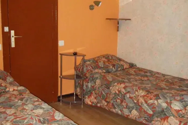 Room 5 of 10