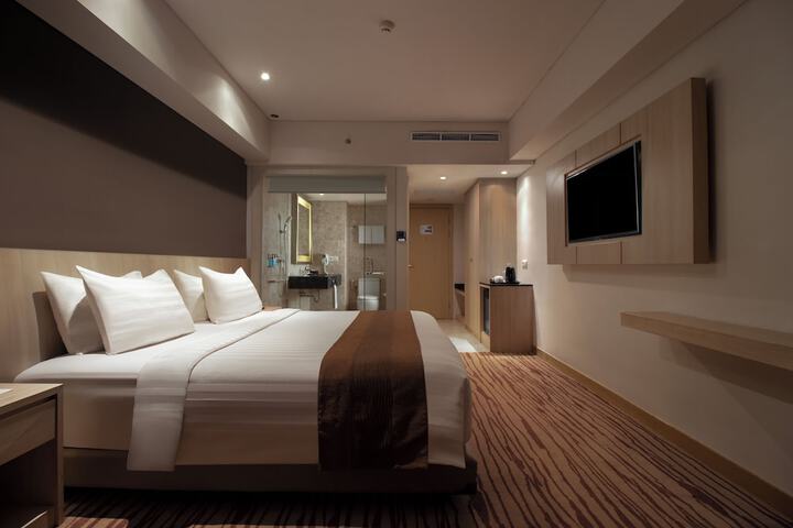 Room 13 of 25