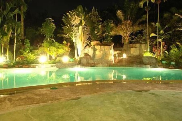 Pools & Facilities