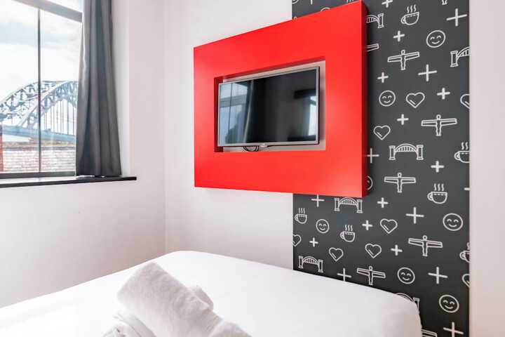 Room 12 of 103