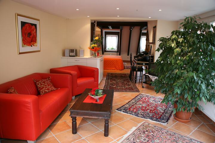 Lounge 56 of 90
