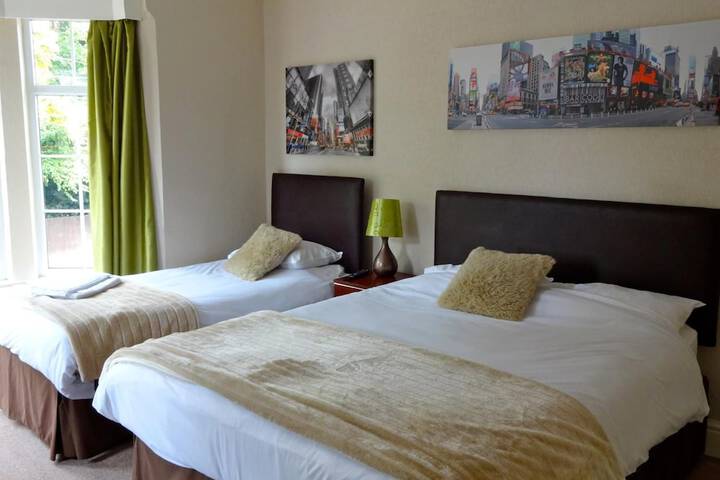 Room 6 of 32