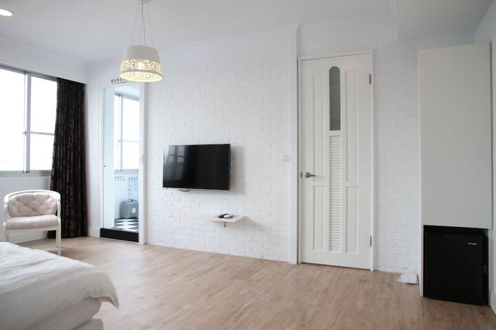 Room 8 of 46