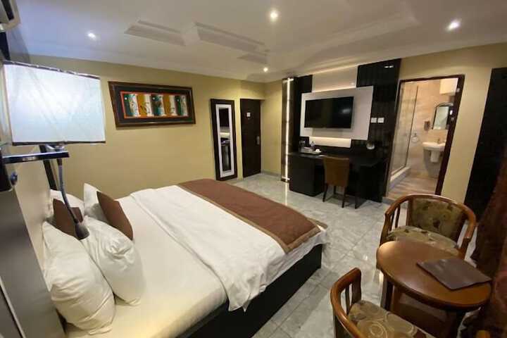 Room 15 of 50